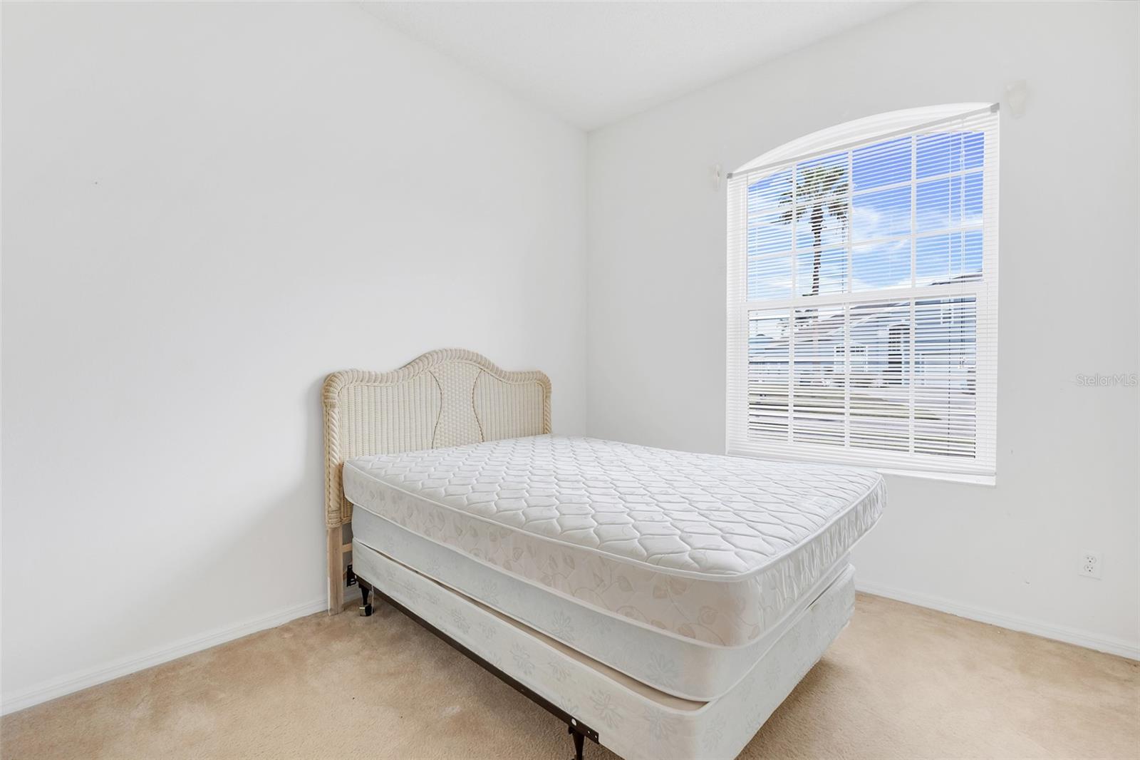 Image 27 of 47 For 458 Bloomingdale Drive