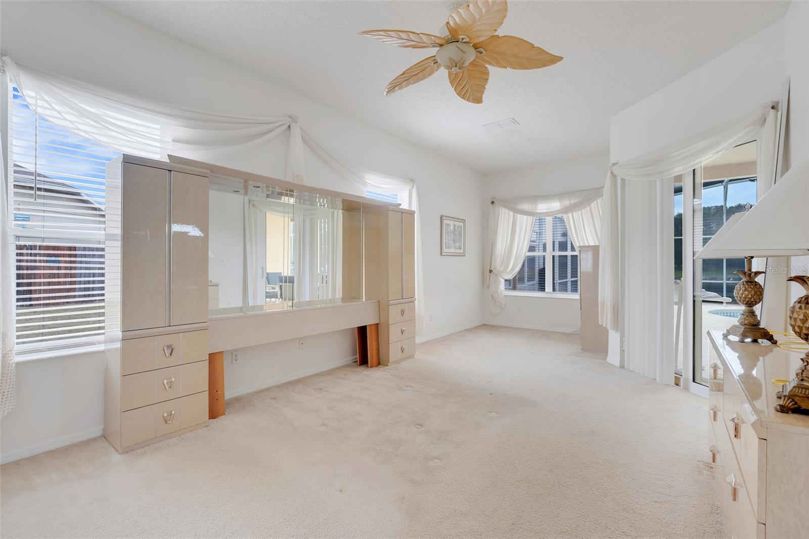 Image 30 of 47 For 458 Bloomingdale Drive