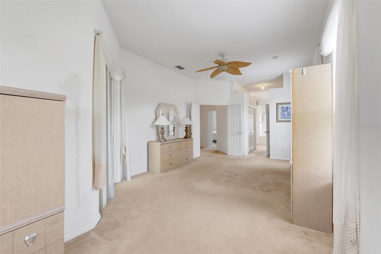 Image 31 of 47 For 458 Bloomingdale Drive