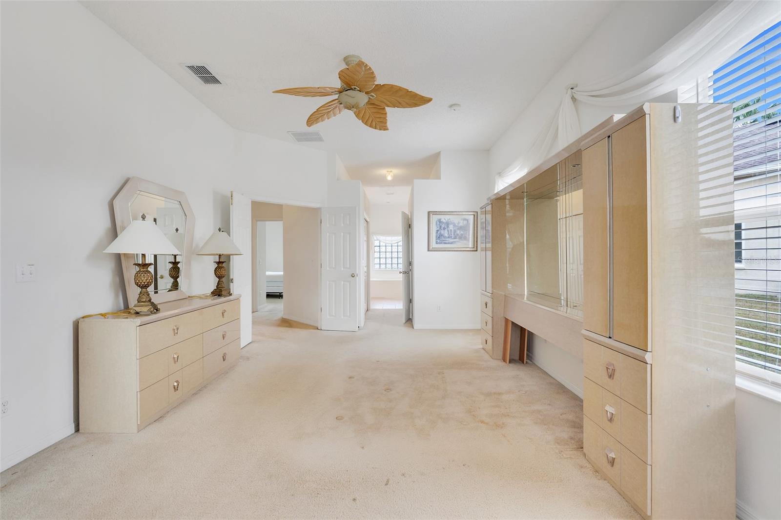 Image 32 of 47 For 458 Bloomingdale Drive