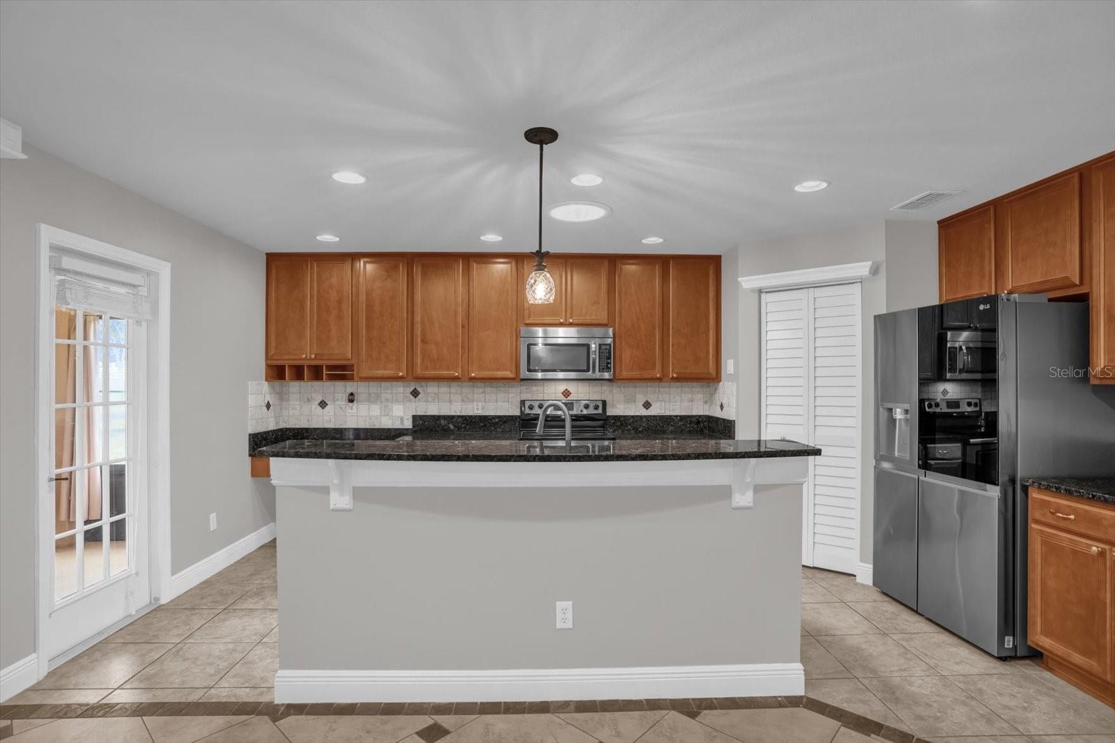 Image 7 of 30 For 22048 Belgian Court