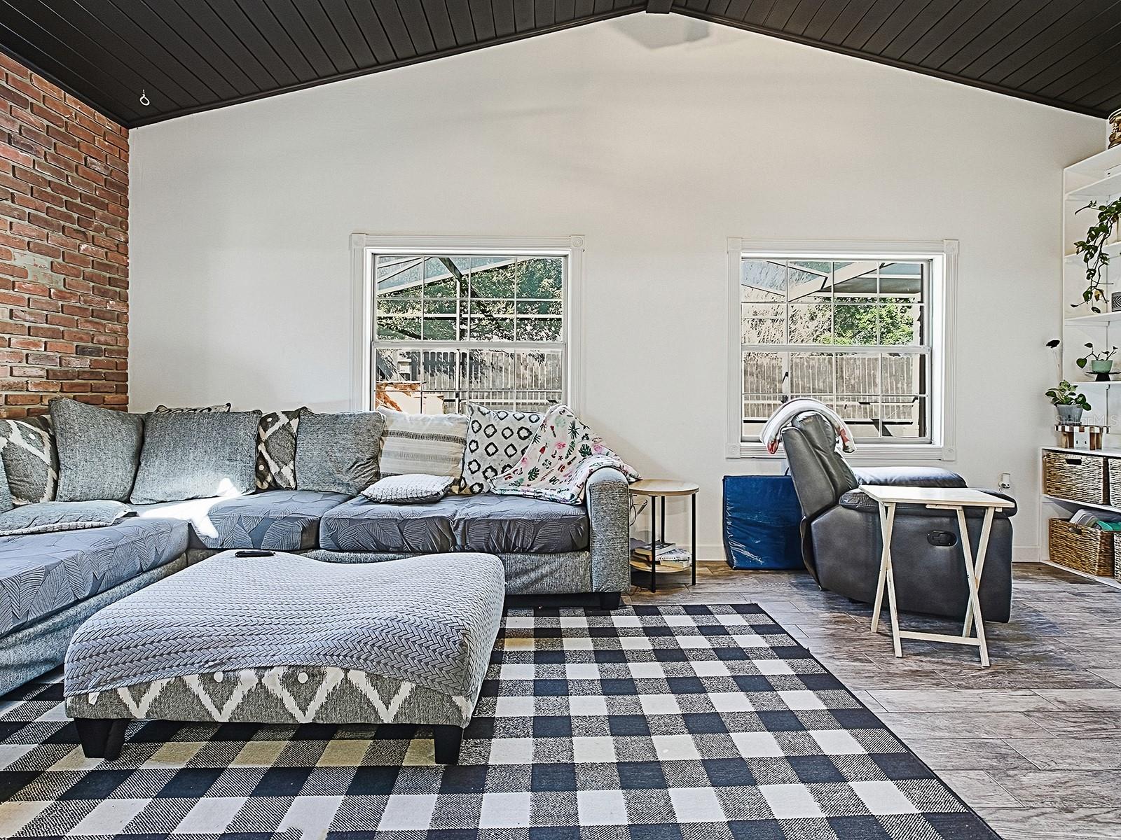 Image 14 of 60 For 5329 Twin Palms Road