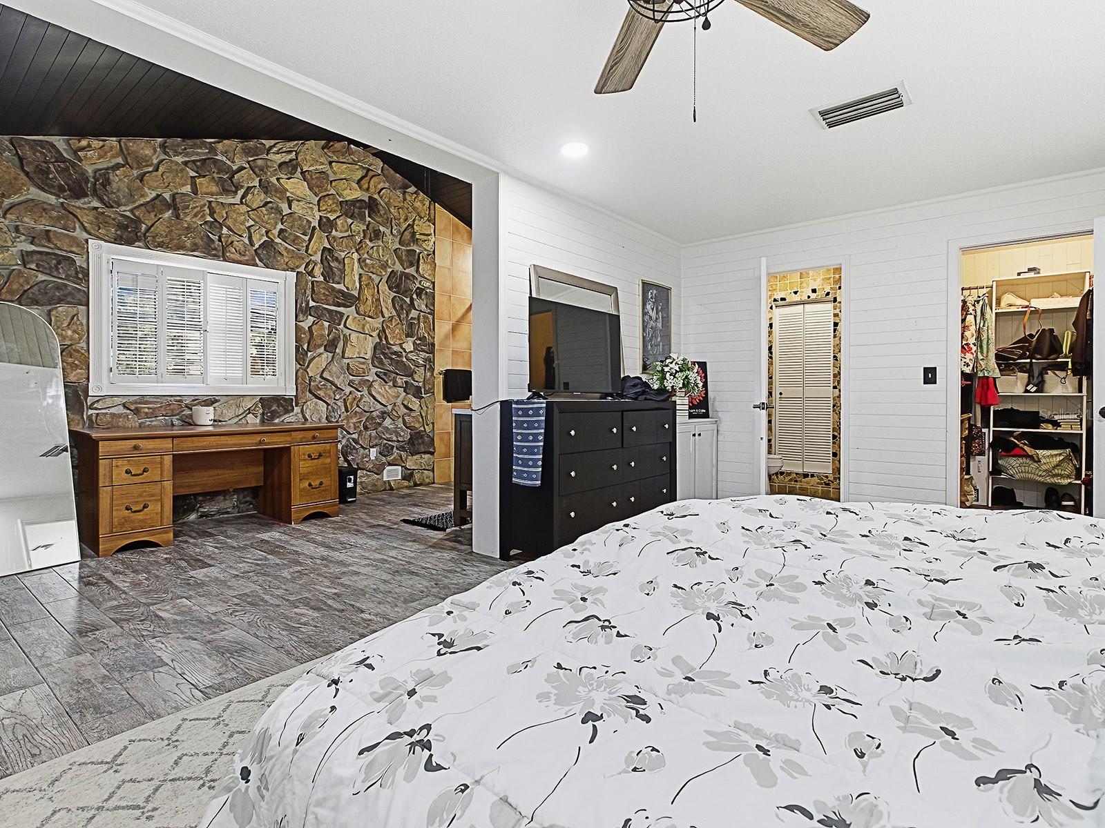 Image 20 of 60 For 5329 Twin Palms Road