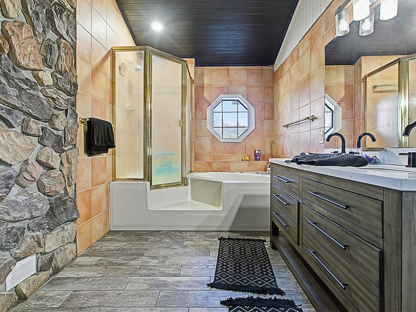 Image 22 of 60 For 5329 Twin Palms Road