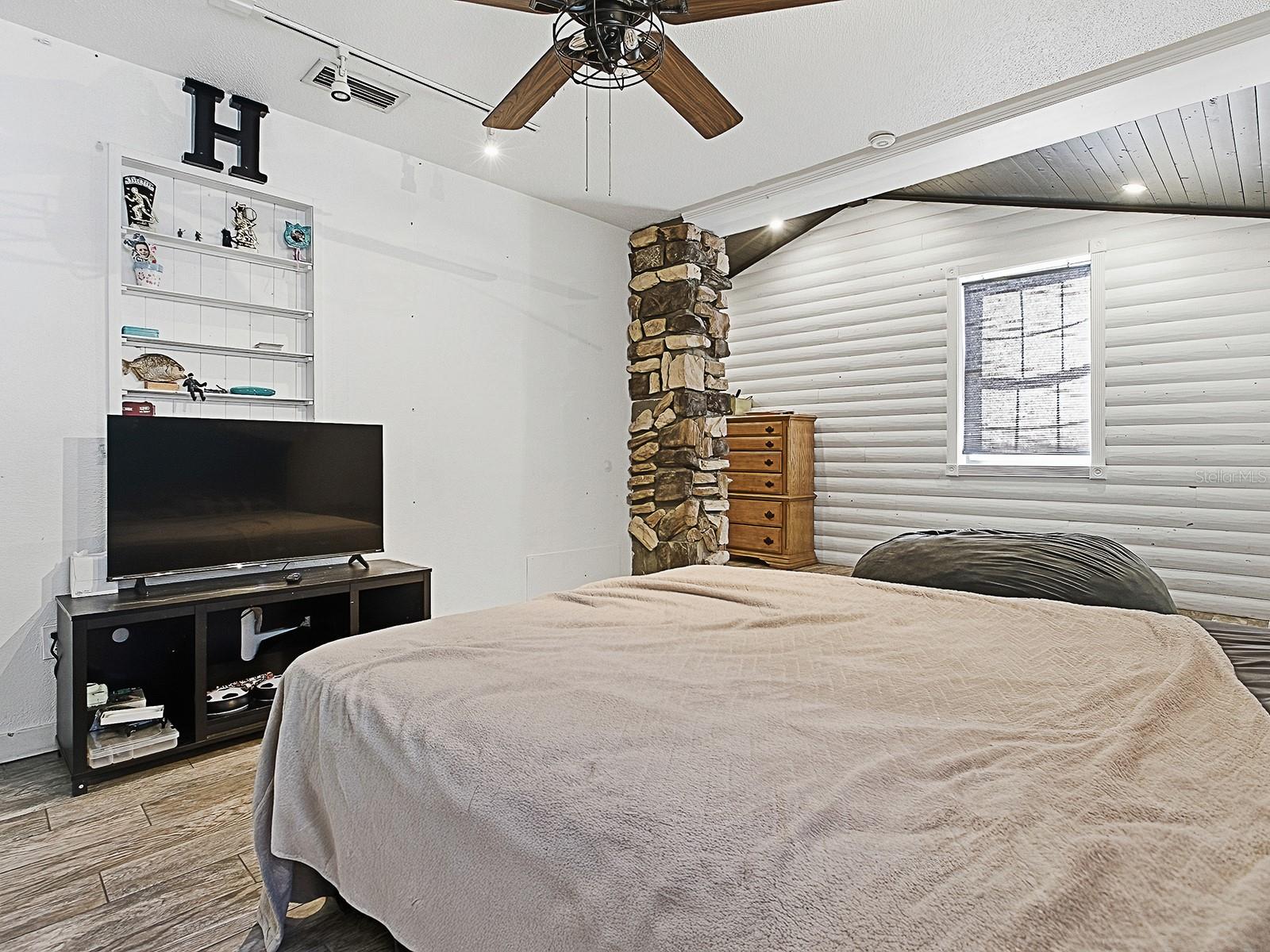 Image 25 of 60 For 5329 Twin Palms Road