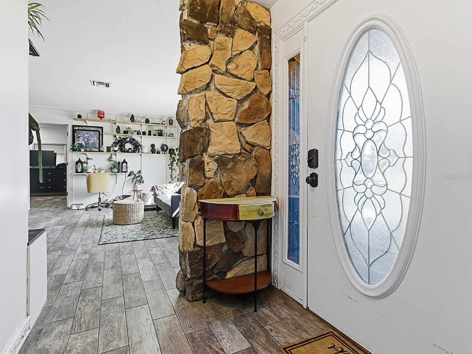 Image 3 of 60 For 5329 Twin Palms Road