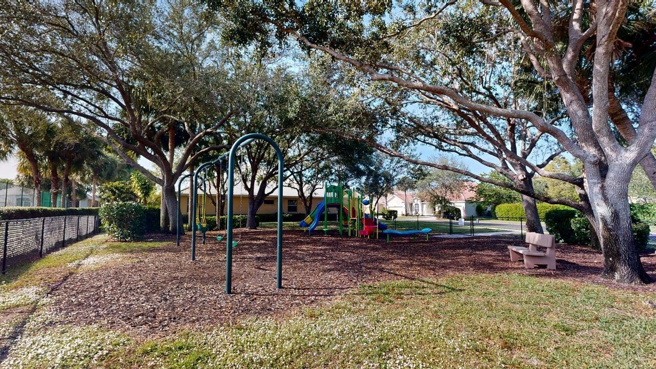 Image 21 of 100 For 285 Spider Lily Lane