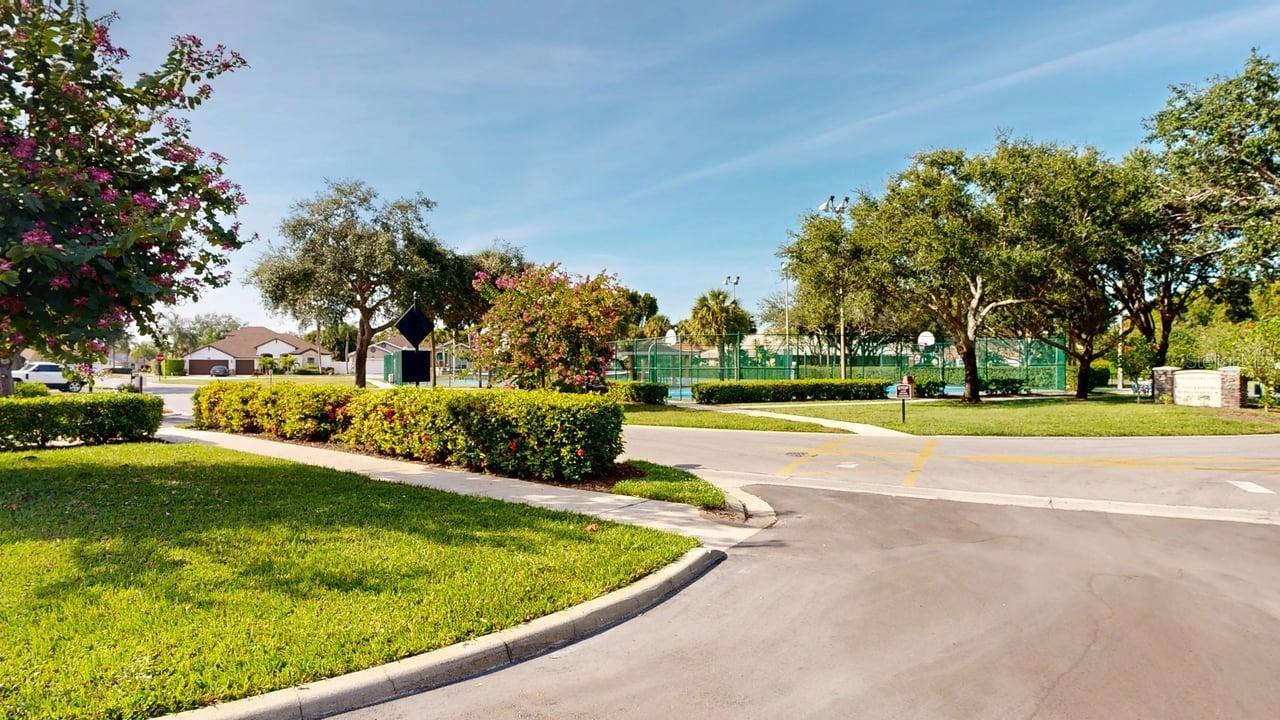 Image 24 of 100 For 285 Spider Lily Lane