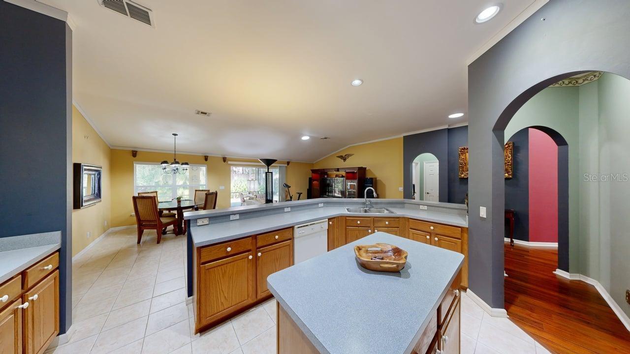 Image 3 of 100 For 285 Spider Lily Lane