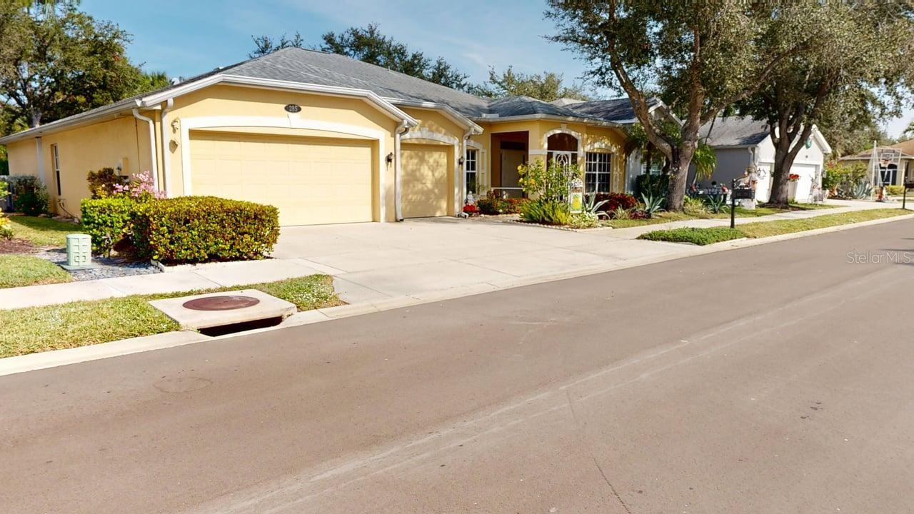 Image 43 of 100 For 285 Spider Lily Lane