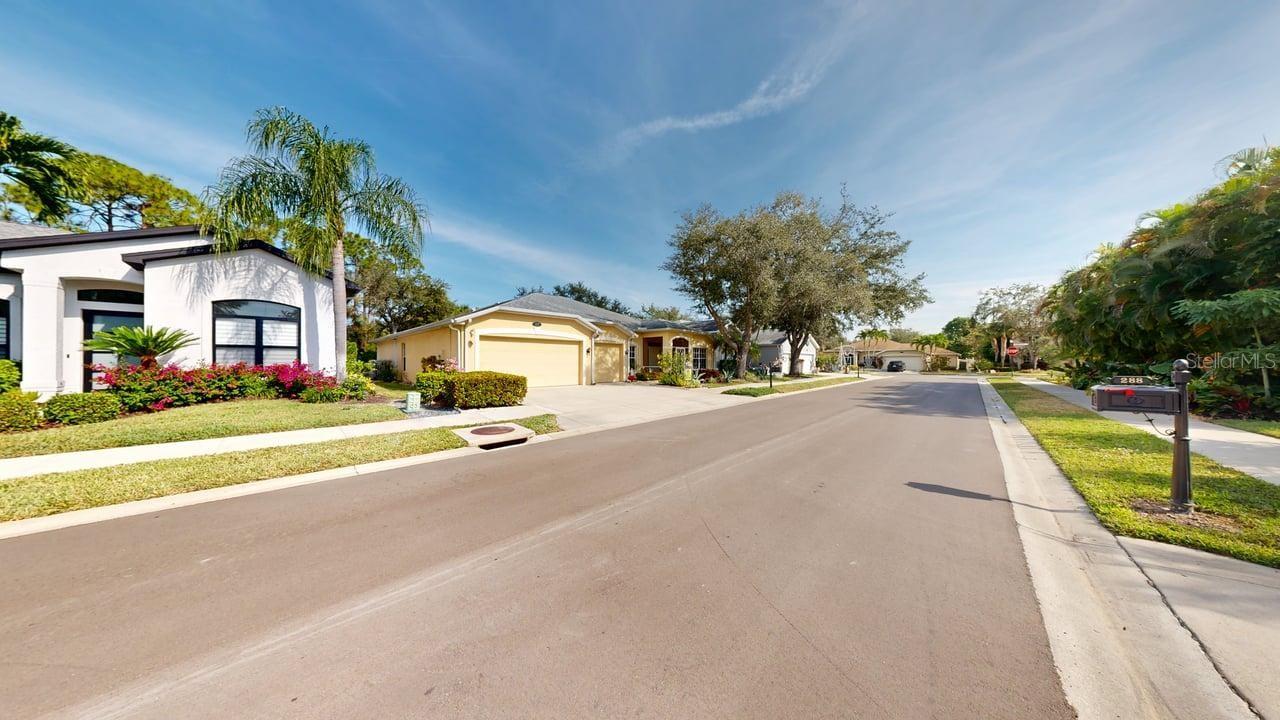 Image 44 of 100 For 285 Spider Lily Lane