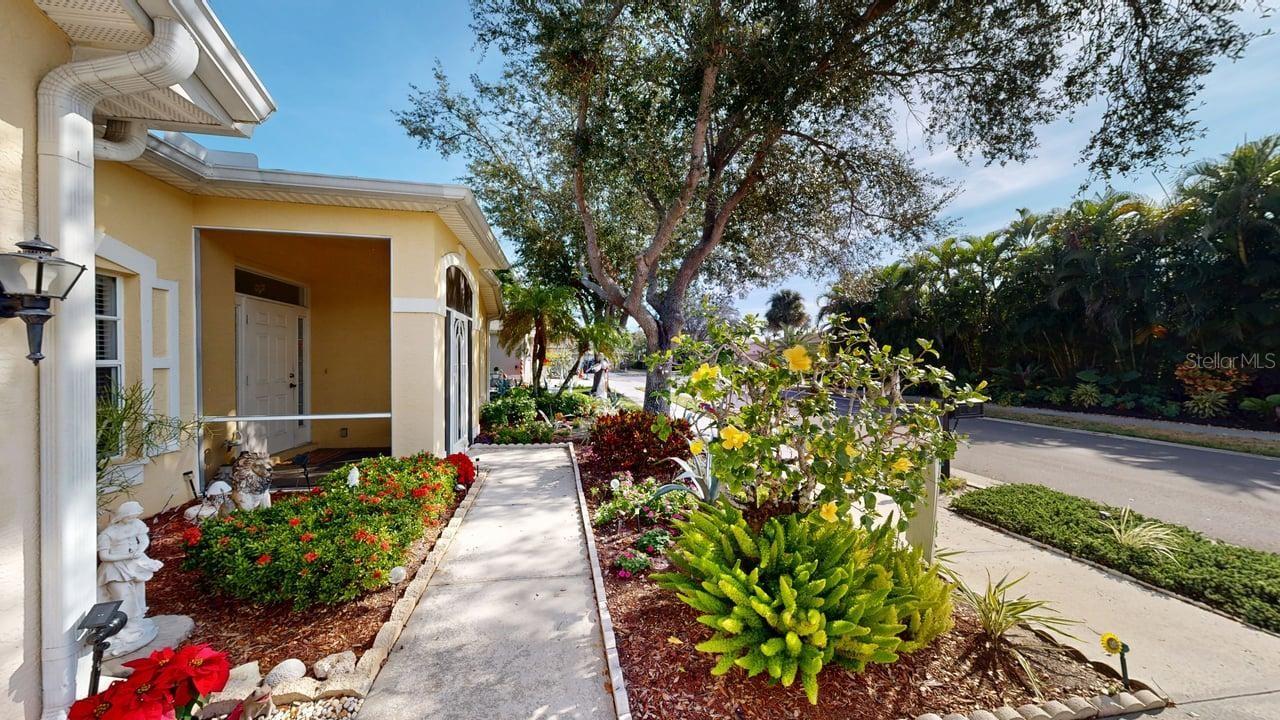 Image 51 of 100 For 285 Spider Lily Lane