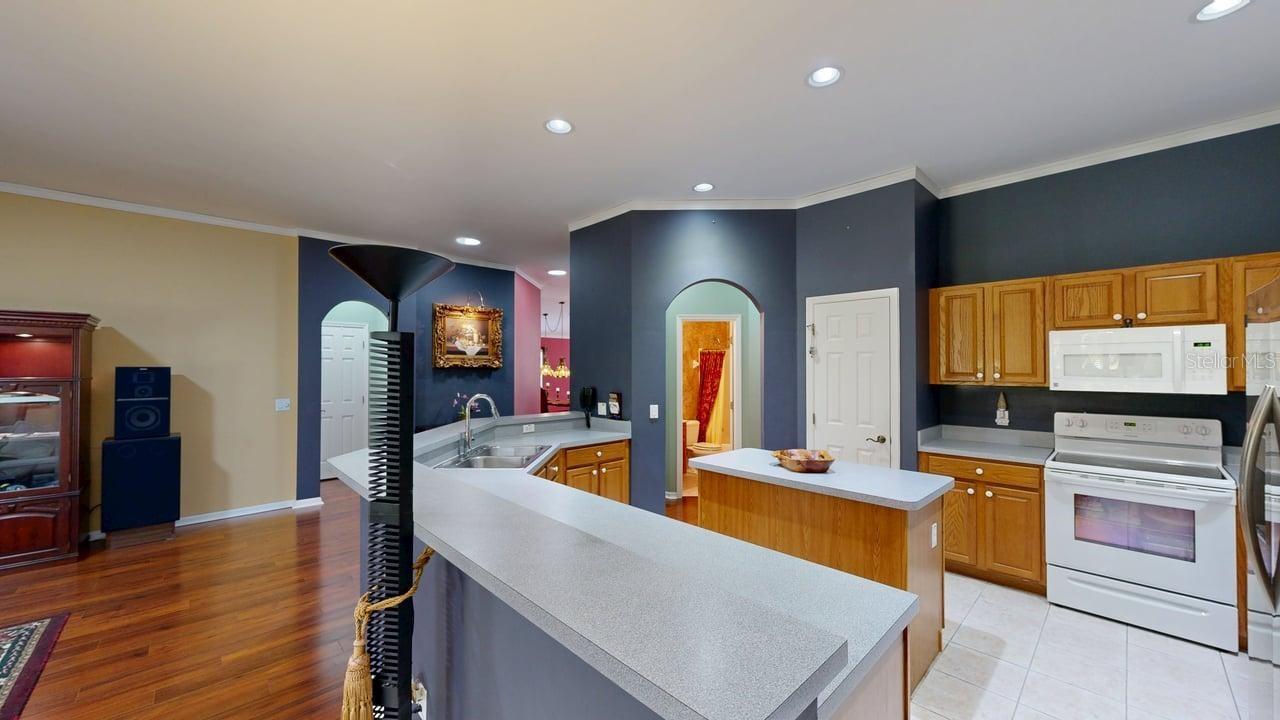 Image 59 of 100 For 285 Spider Lily Lane