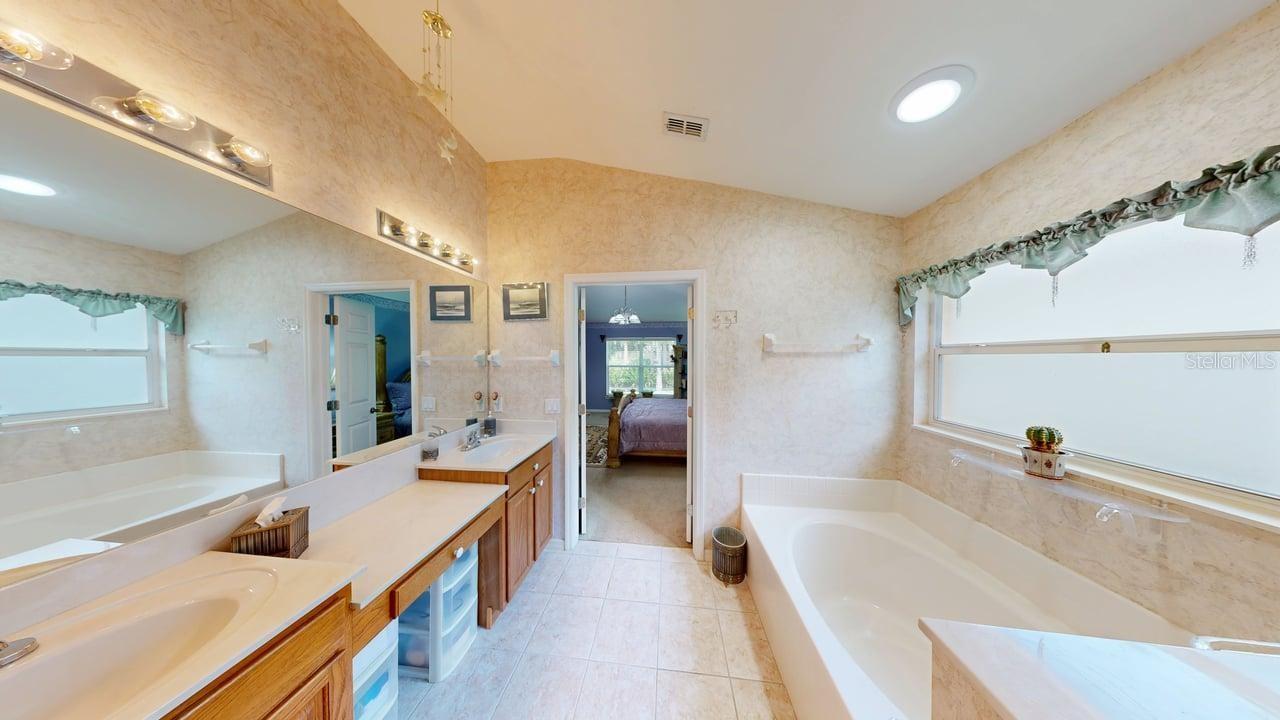 Image 68 of 100 For 285 Spider Lily Lane