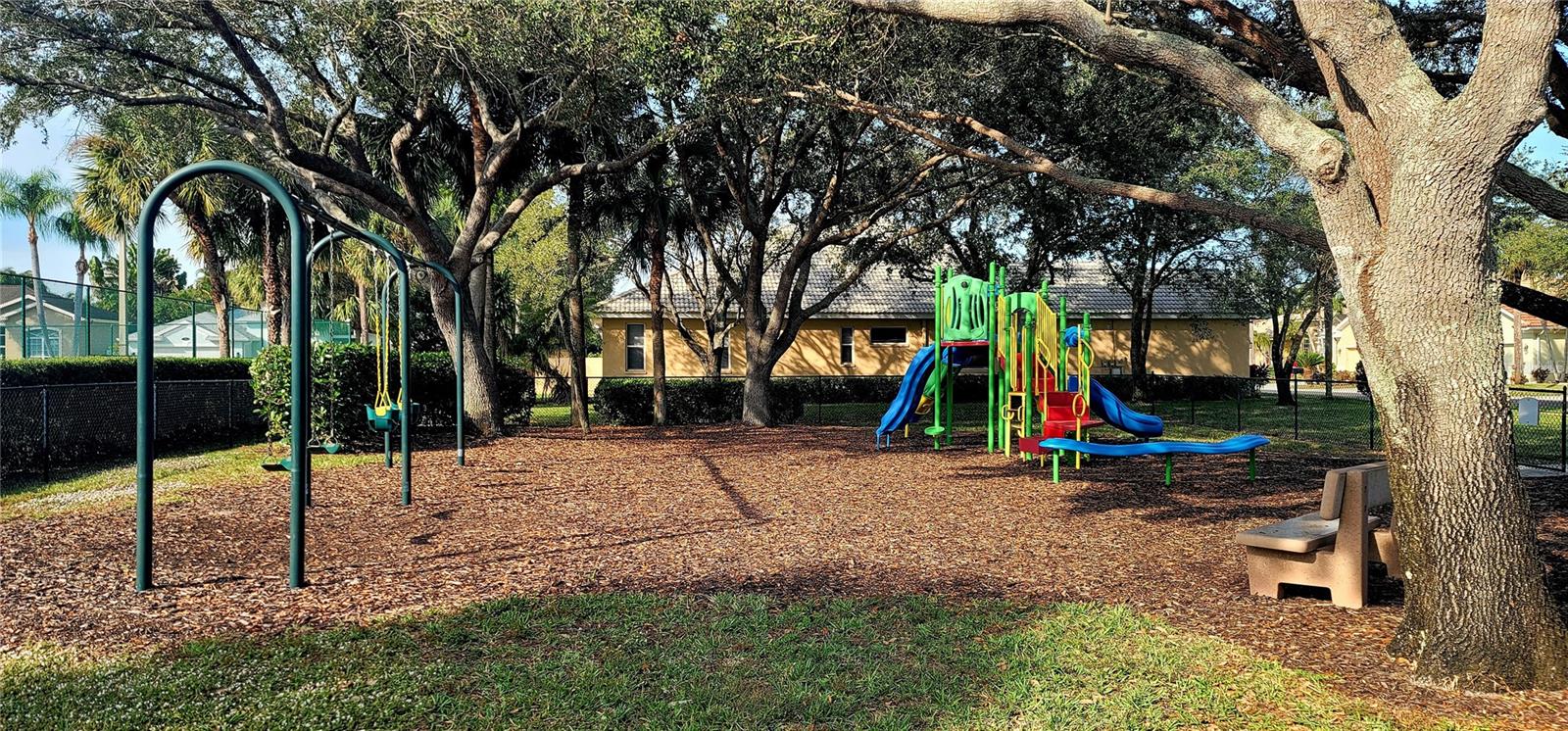 Image 8 of 100 For 285 Spider Lily Lane