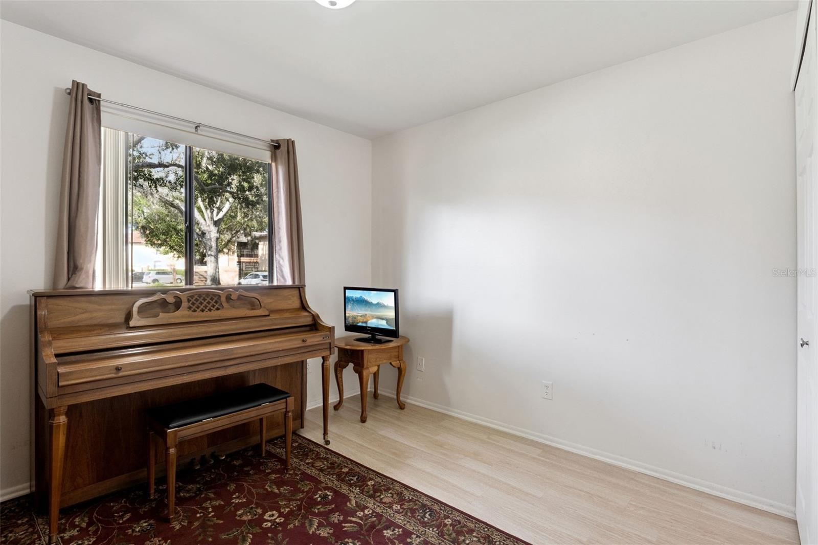 Image 14 of 24 For 6031 Scotchwood Glen 108