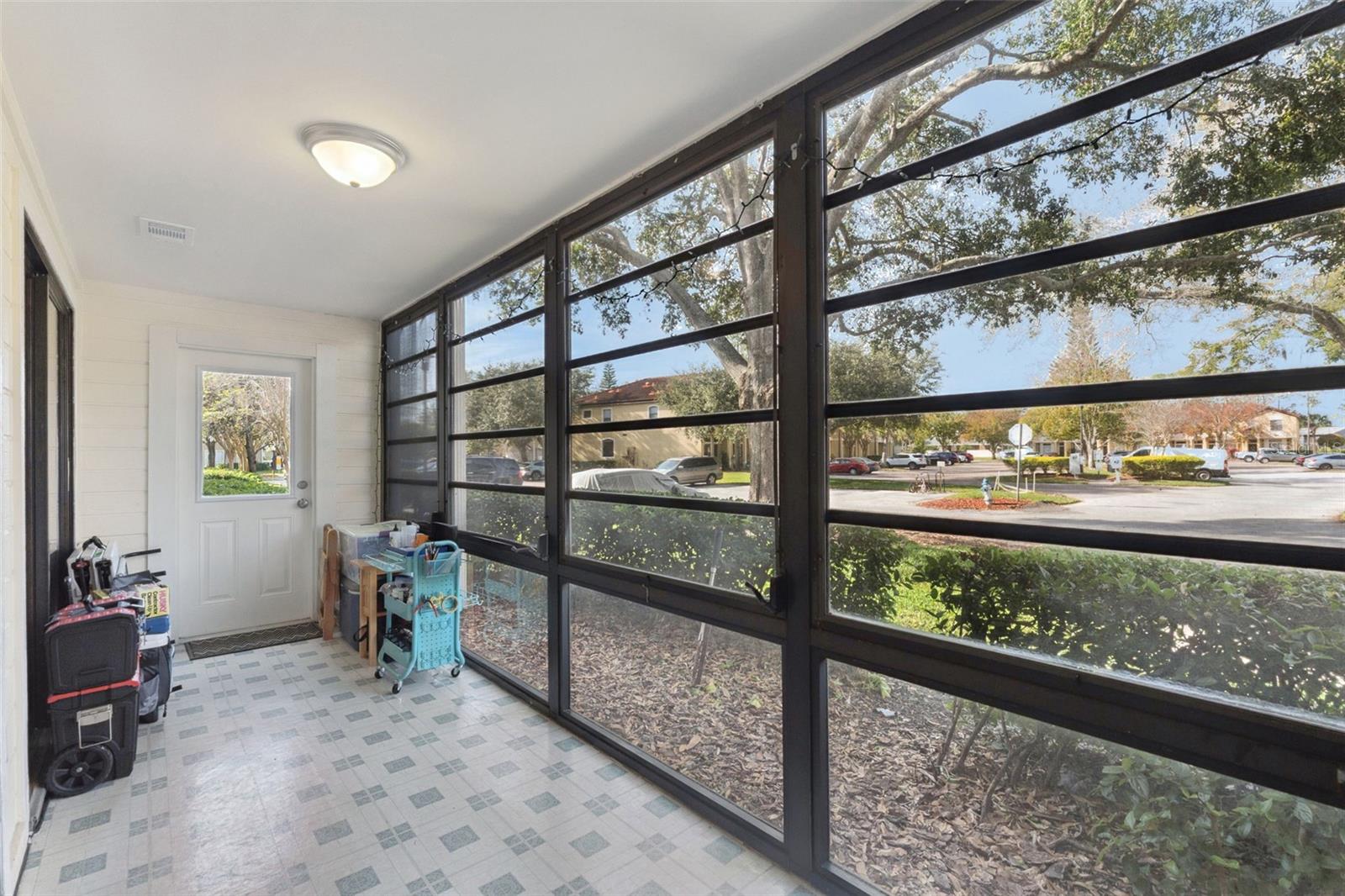 Image 16 of 24 For 6031 Scotchwood Glen 108