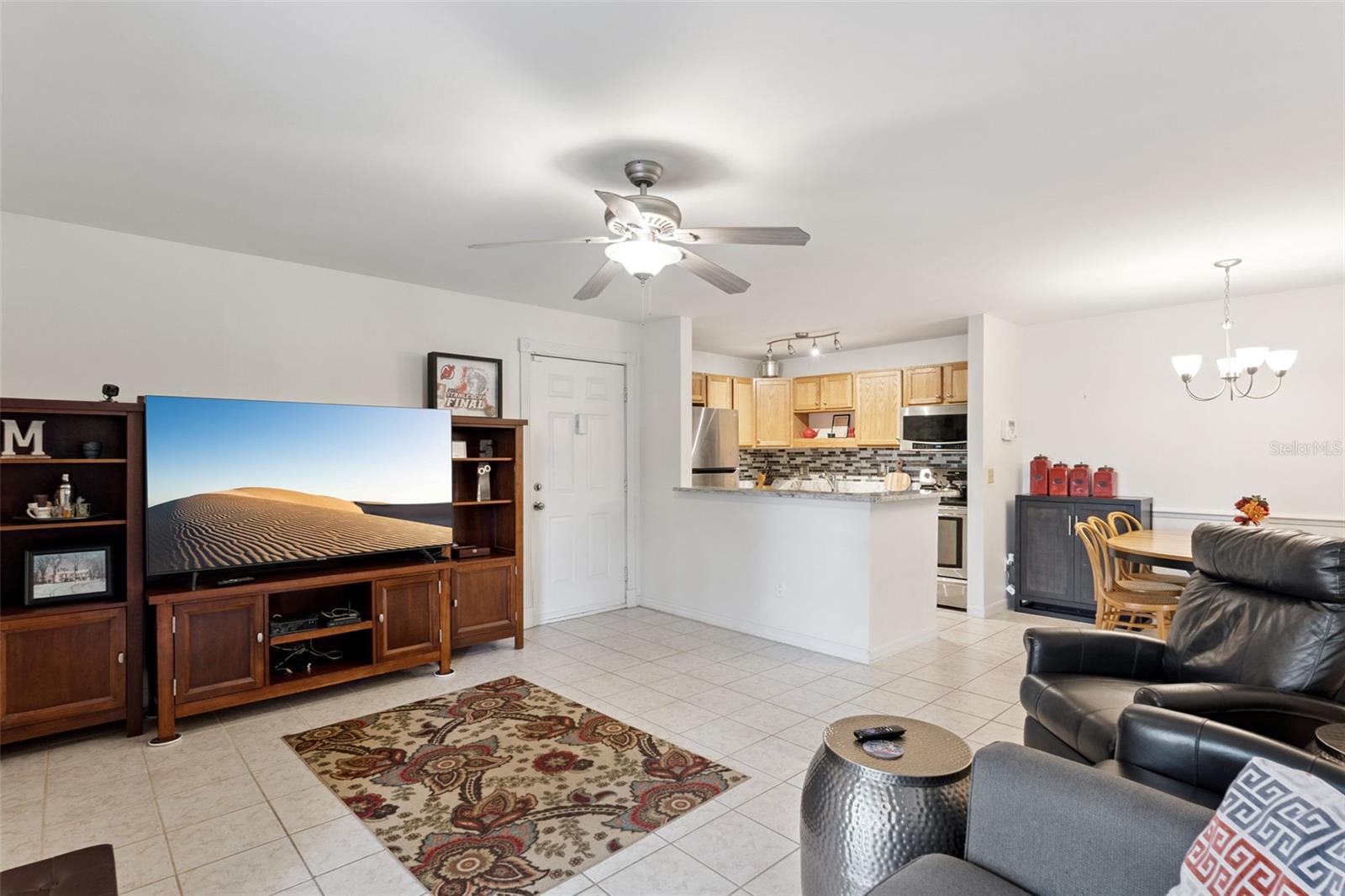 Image 3 of 24 For 6031 Scotchwood Glen 108