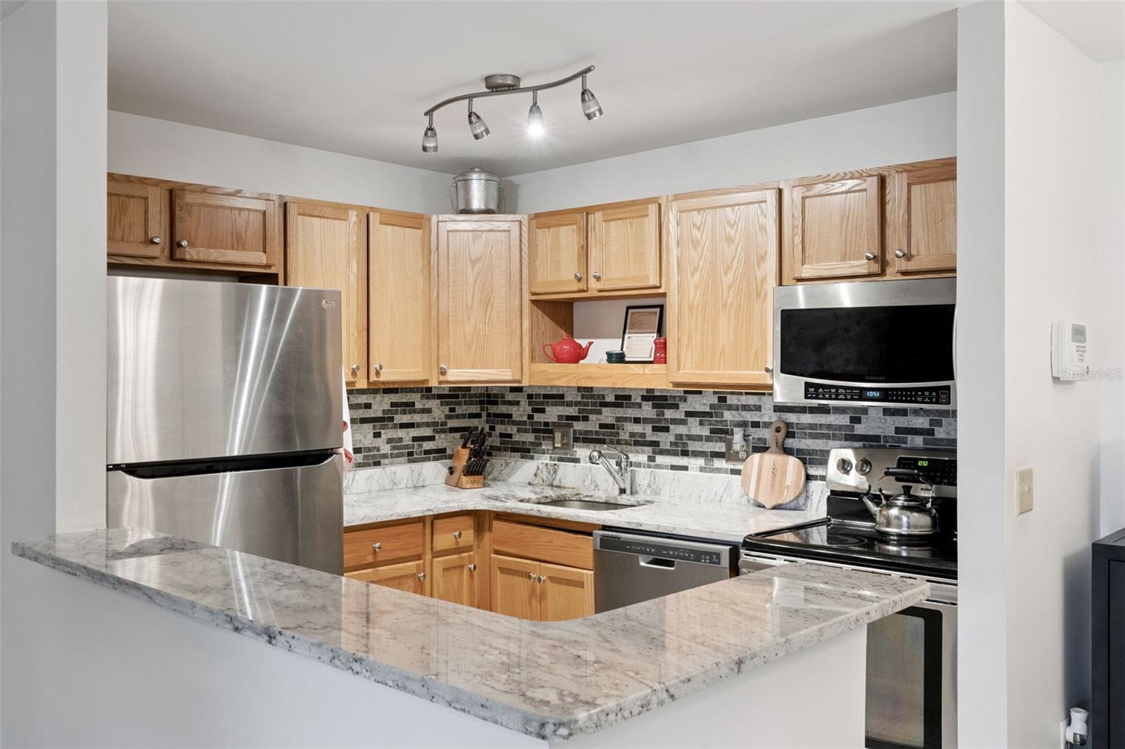 Image 8 of 24 For 6031 Scotchwood Glen 108