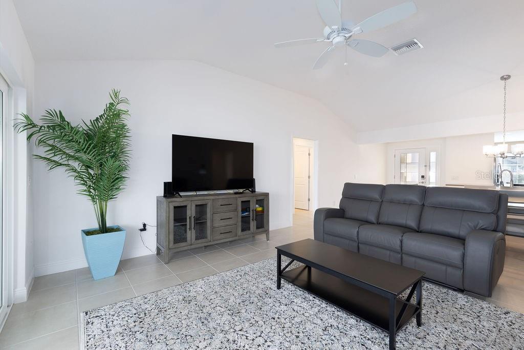 Image 13 of 45 For 2454 Youngmann Loop