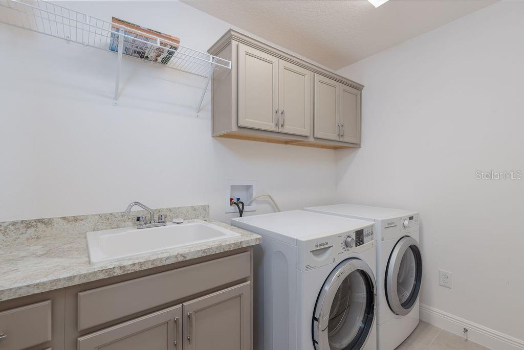 Image 17 of 45 For 2454 Youngmann Loop