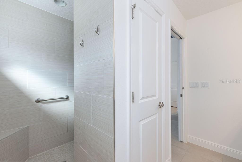 Image 20 of 45 For 2454 Youngmann Loop