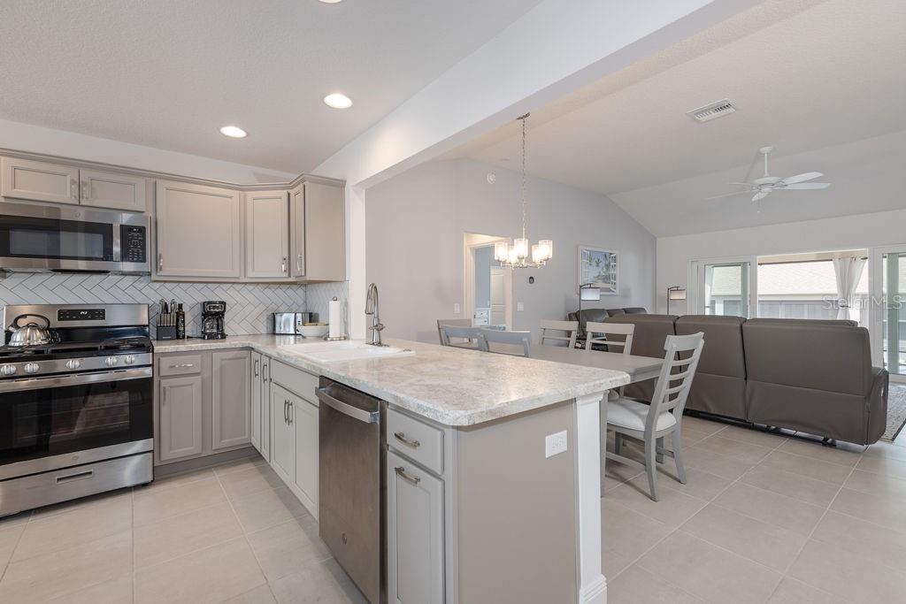 Image 22 of 45 For 2454 Youngmann Loop