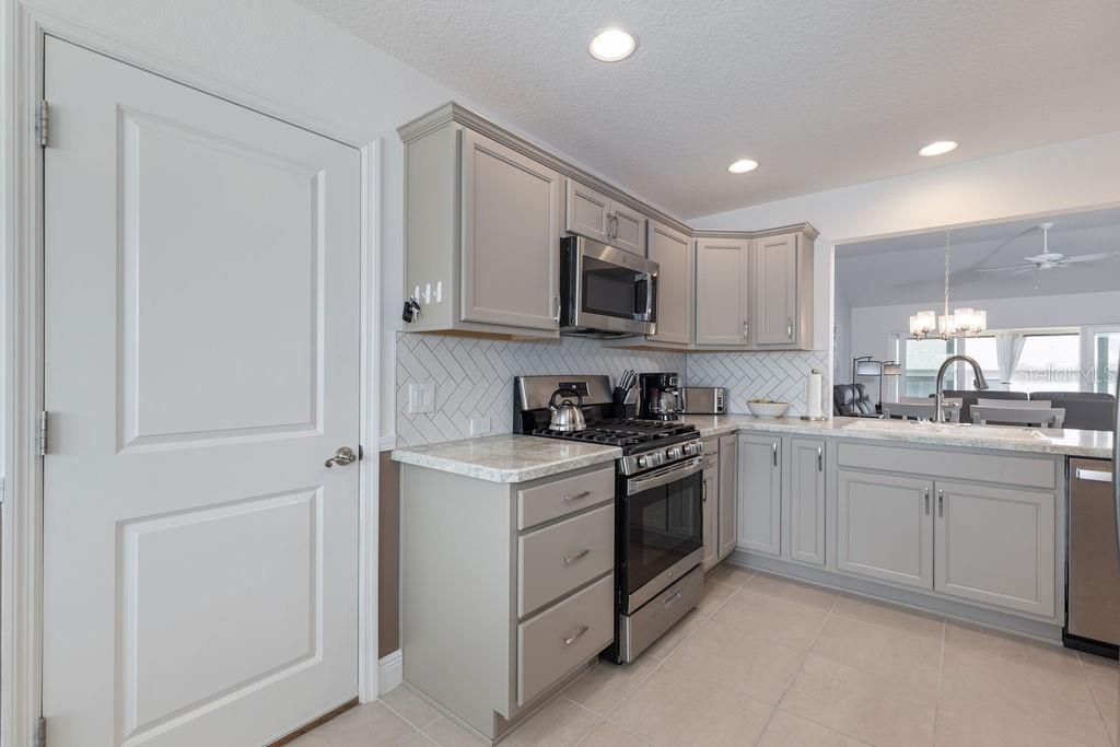 Image 25 of 45 For 2454 Youngmann Loop