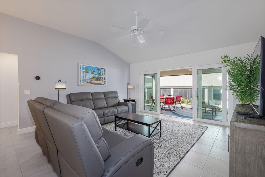 Image 3 of 45 For 2454 Youngmann Loop