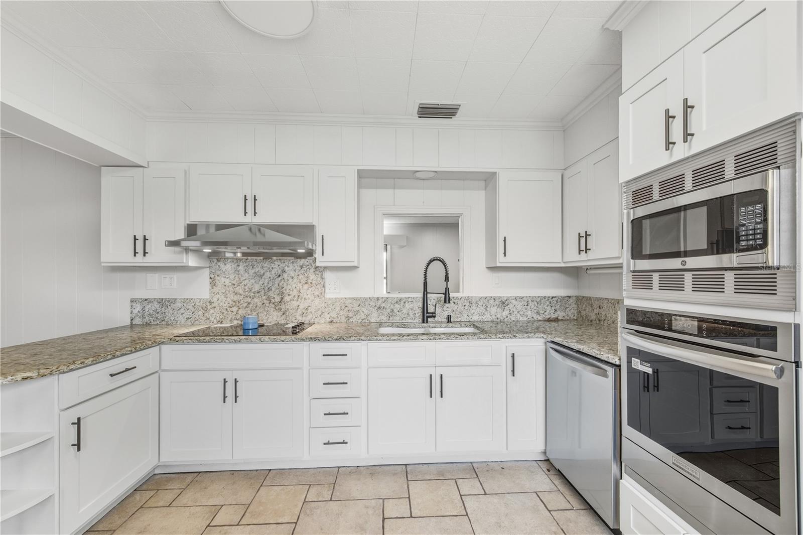 Image 17 of 59 For 274 Kings Highway