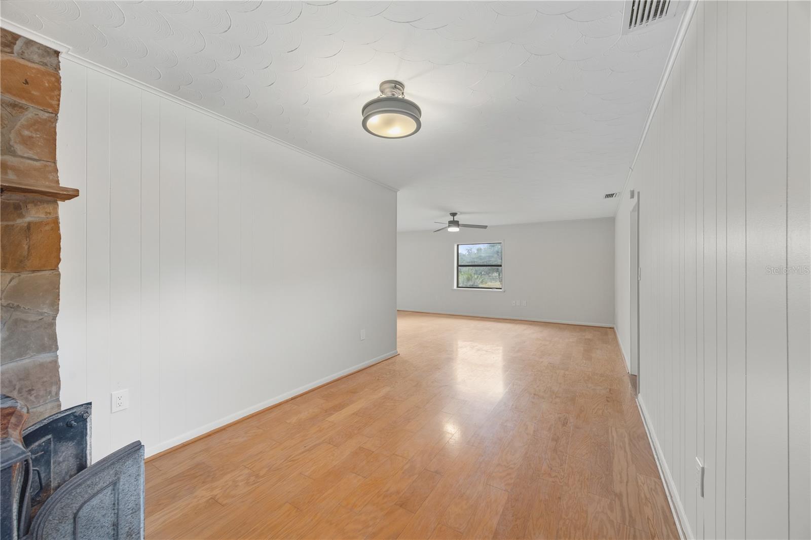 Image 19 of 59 For 274 Kings Highway