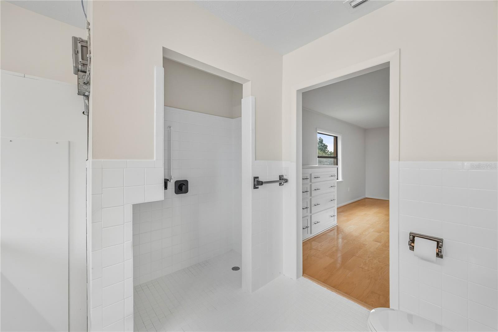 Image 25 of 59 For 274 Kings Highway