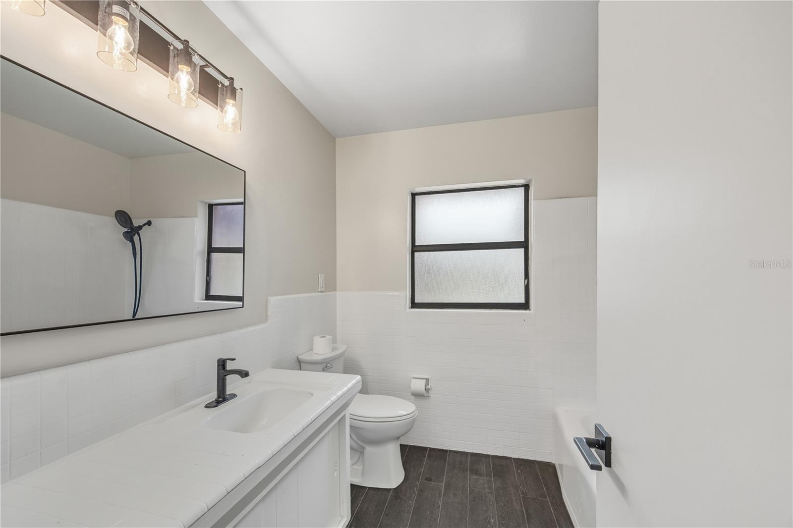 Image 32 of 59 For 274 Kings Highway