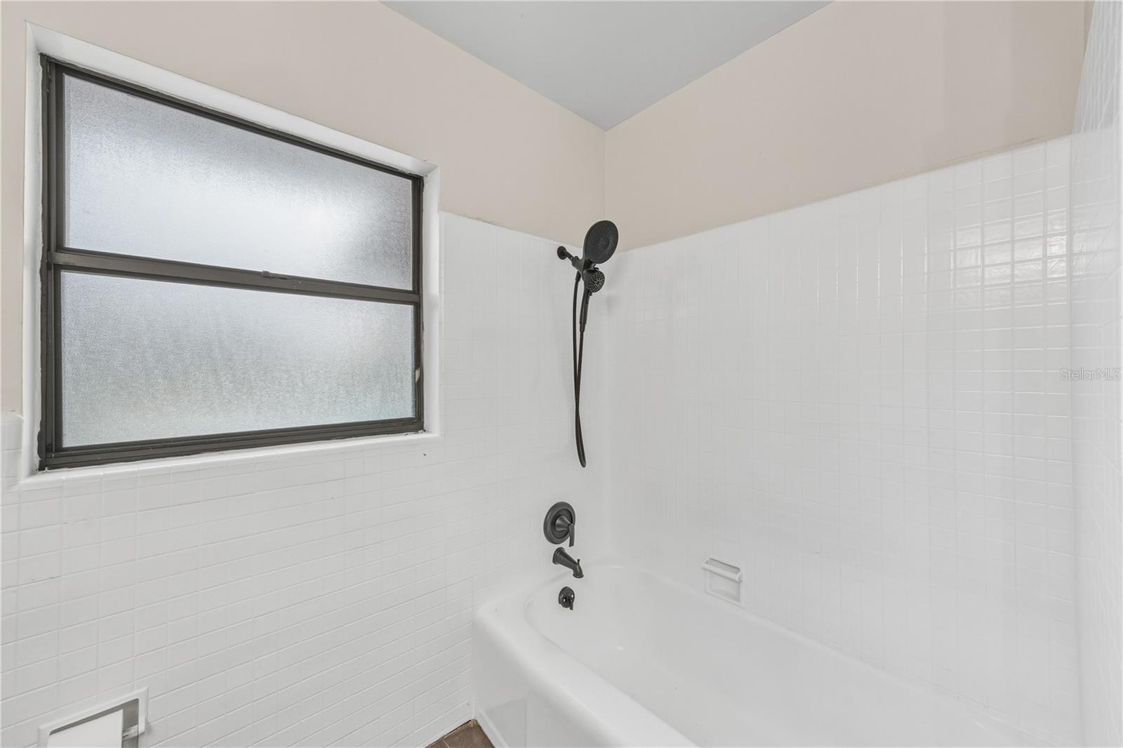 Image 33 of 59 For 274 Kings Highway