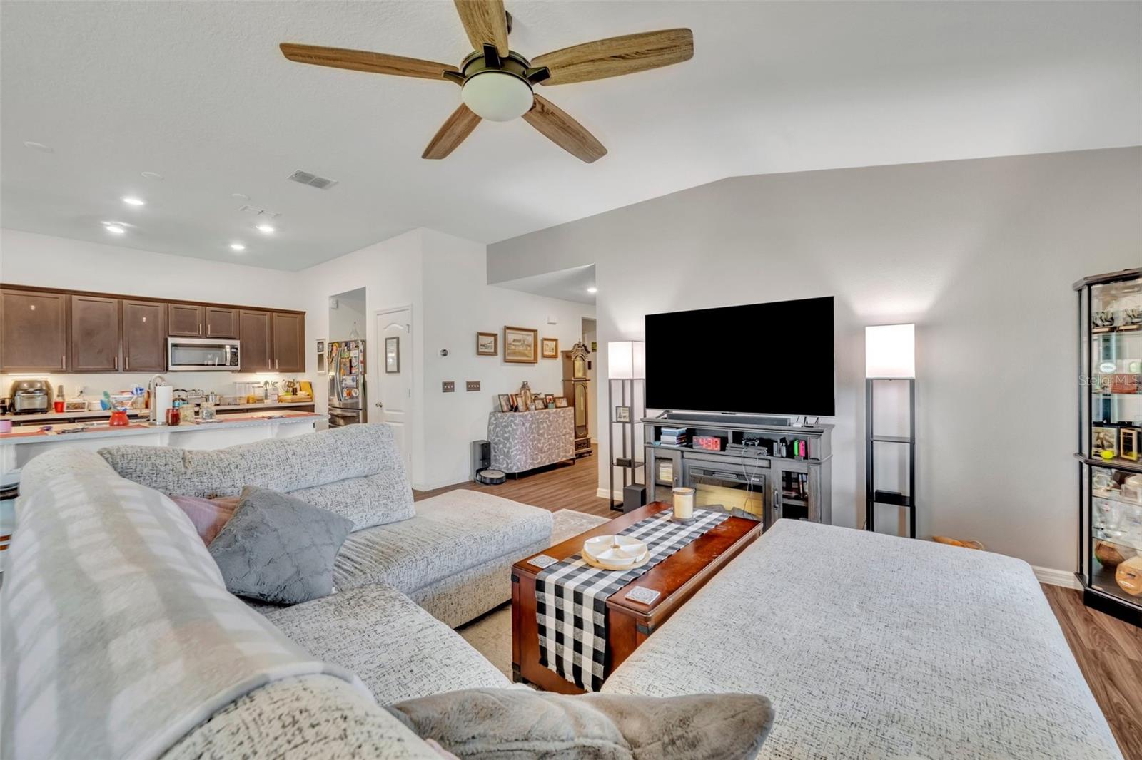 Image 5 of 28 For 2488 Begonia Street