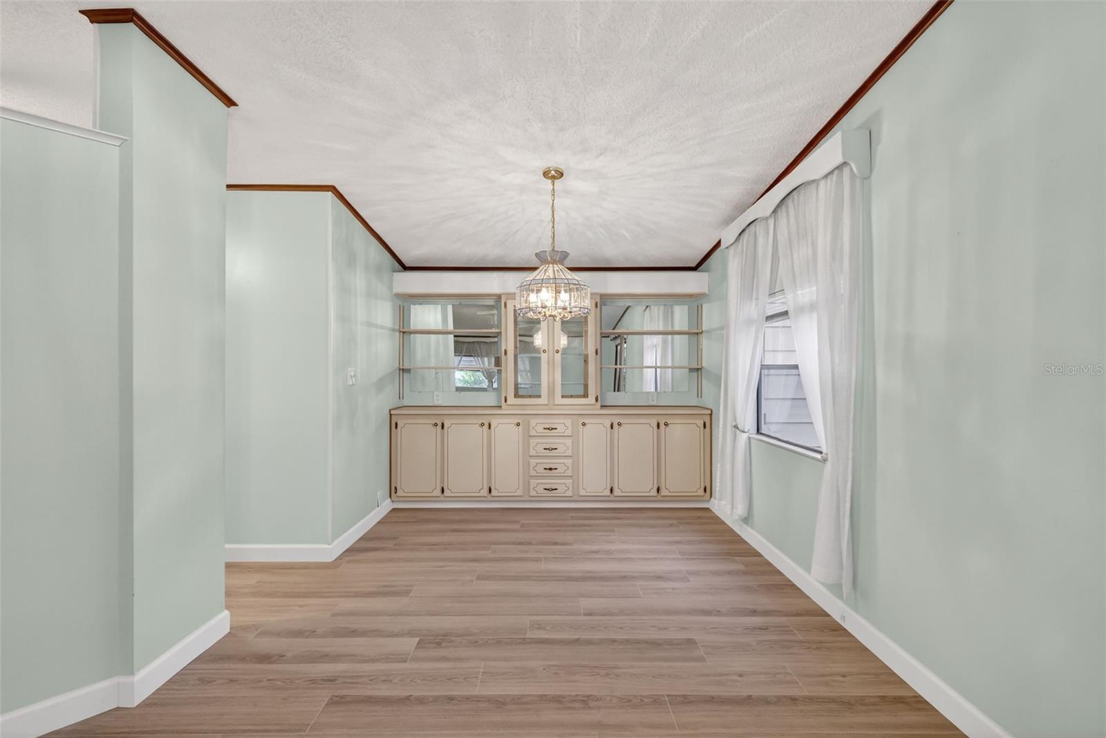 Image 12 of 34 For 25043 Bellevue