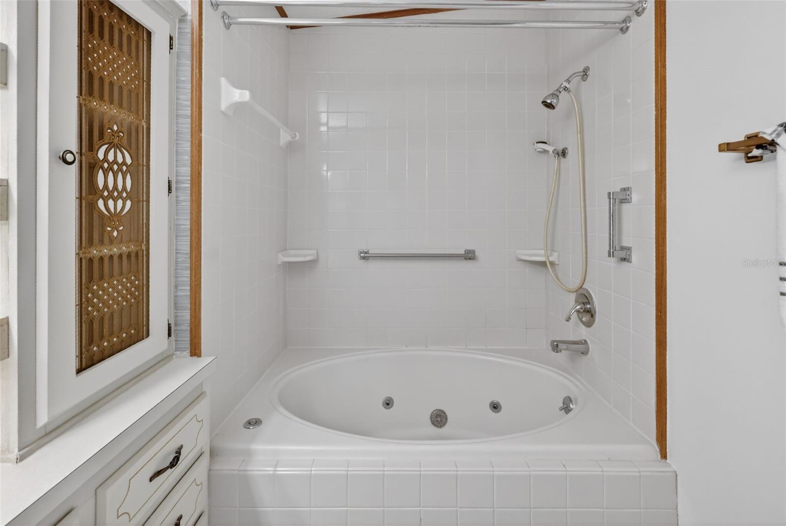 Image 22 of 34 For 25043 Bellevue