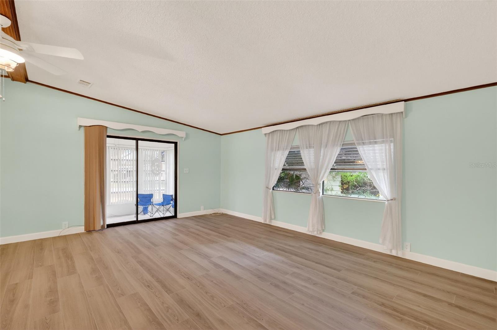 Image 8 of 34 For 25043 Bellevue