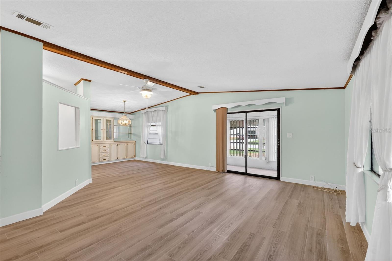 Image 9 of 34 For 25043 Bellevue