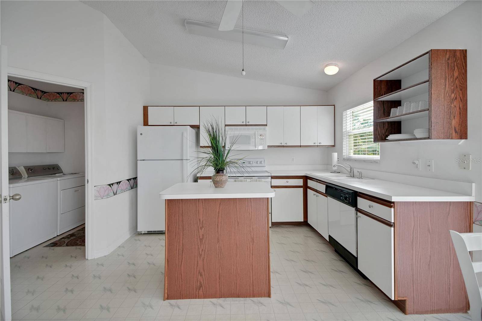 Image 21 of 41 For 5089 El Destino Drive