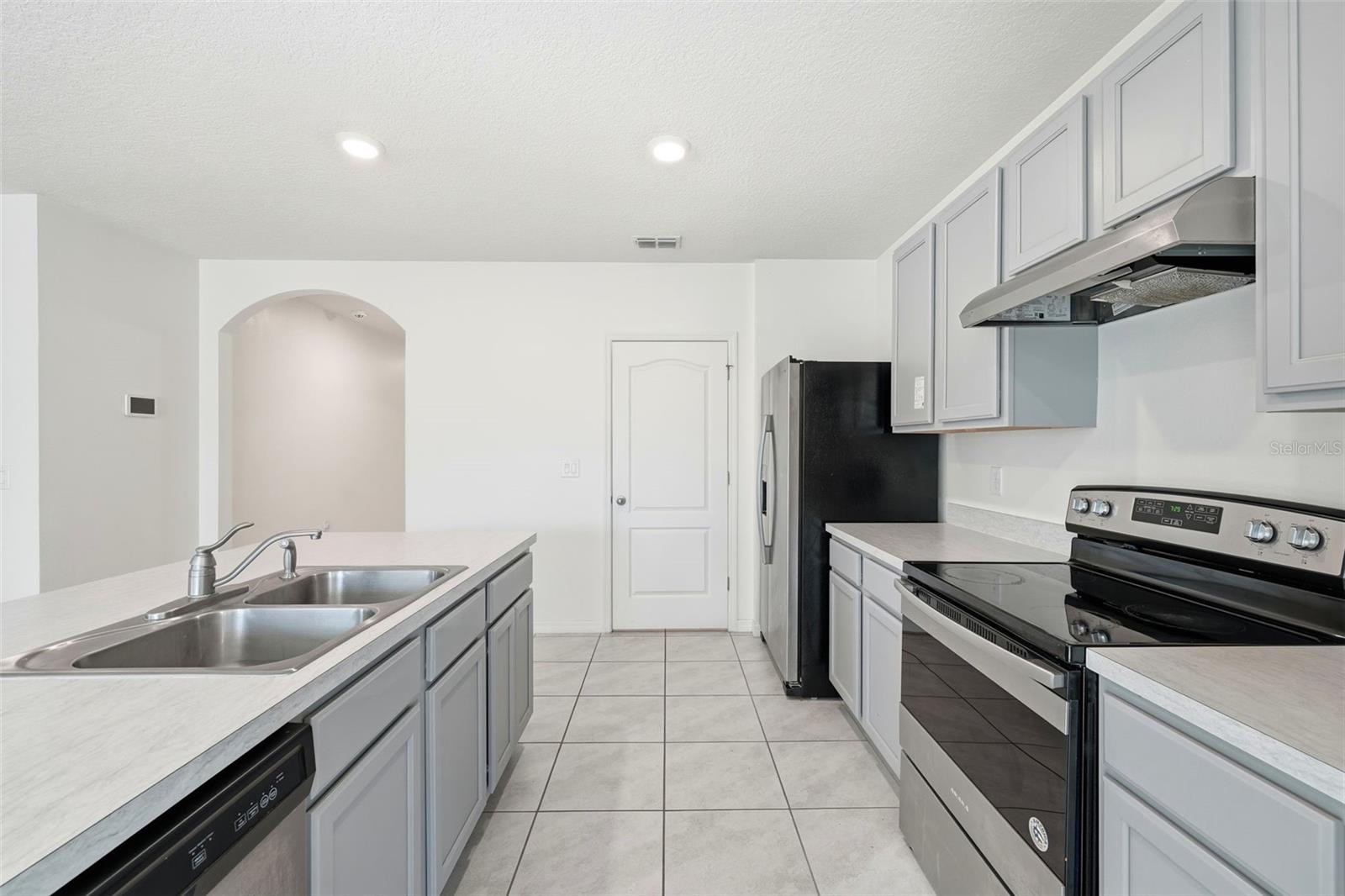 Image 19 of 41 For 2633 Grand Central Avenue