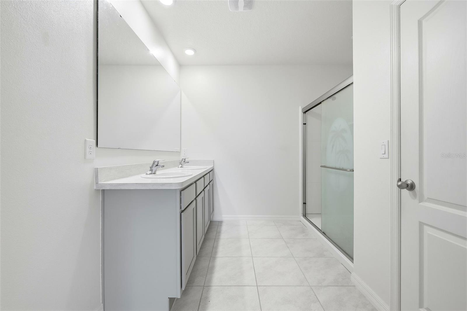 Image 27 of 41 For 2633 Grand Central Avenue