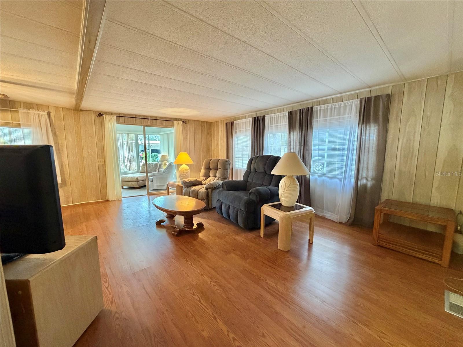 Image 7 of 62 For 211 Aspen Circle