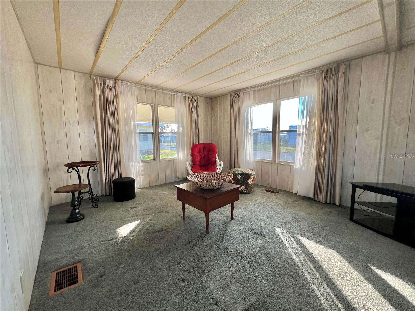 Image 11 of 55 For 180 Hibiscus Way