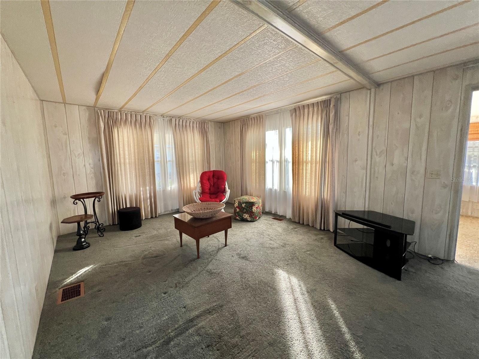 Image 12 of 55 For 180 Hibiscus Way