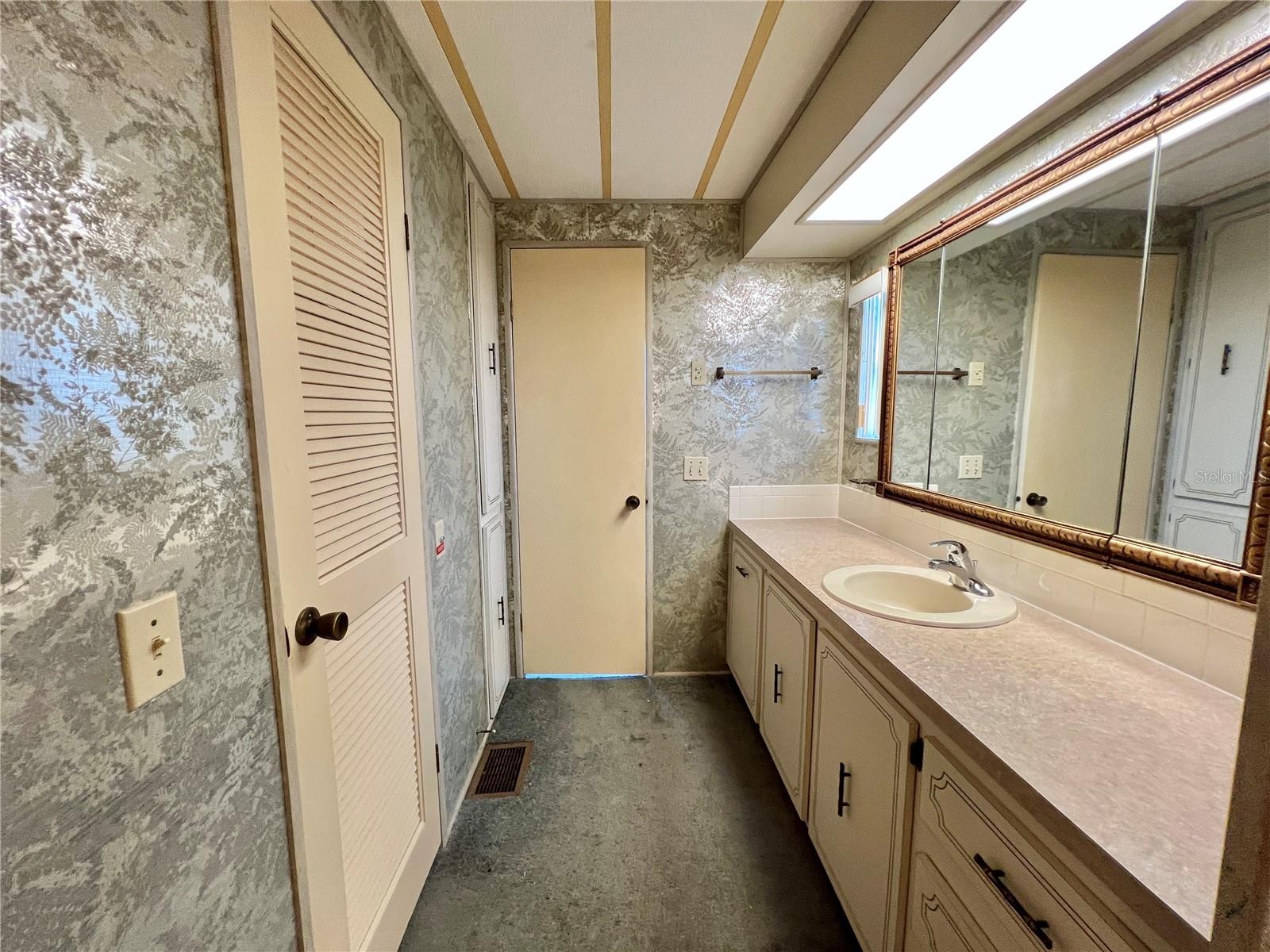 Image 34 of 55 For 180 Hibiscus Way