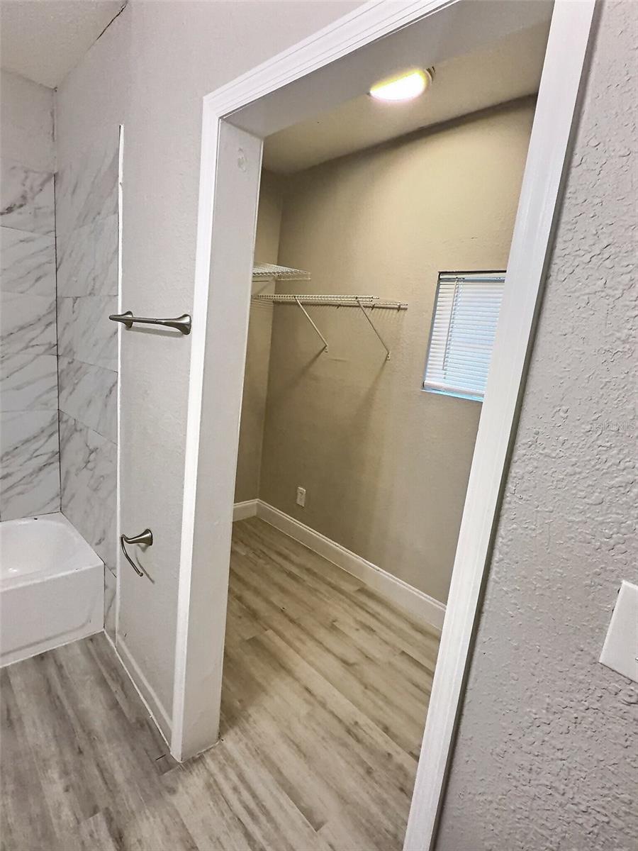 Image 7 of 18 For 102 Quintard Avenue