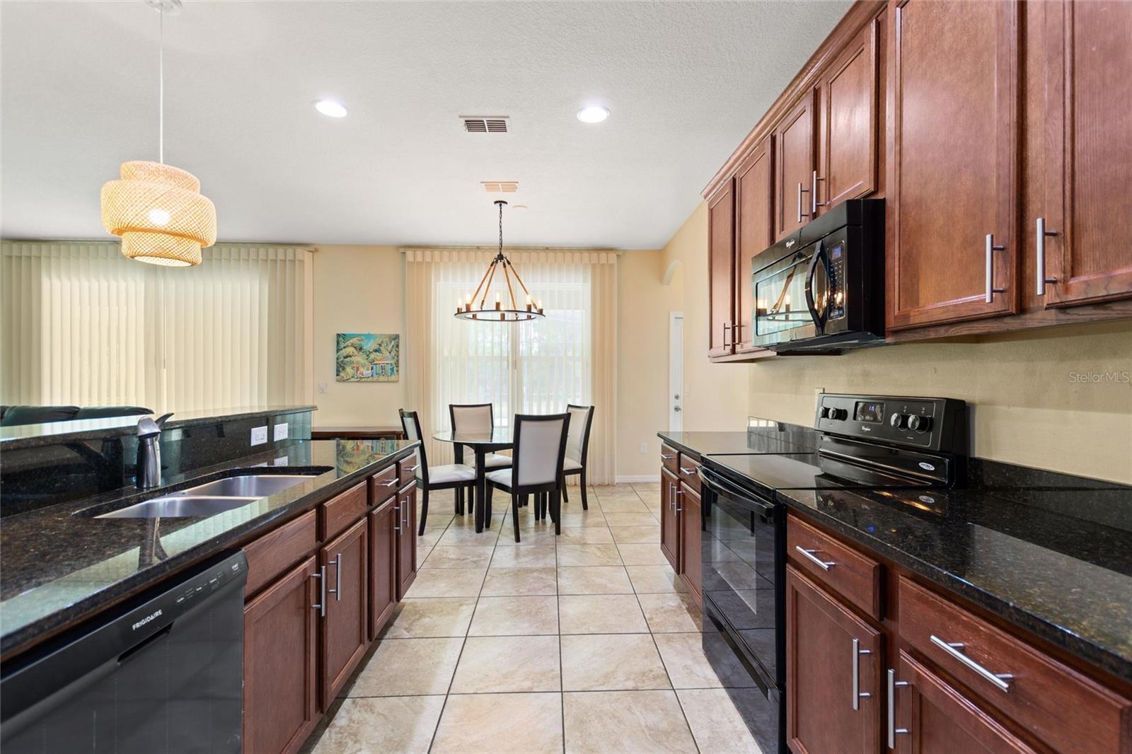 Image 13 of 80 For 256 Yellow Snapdragon Drive