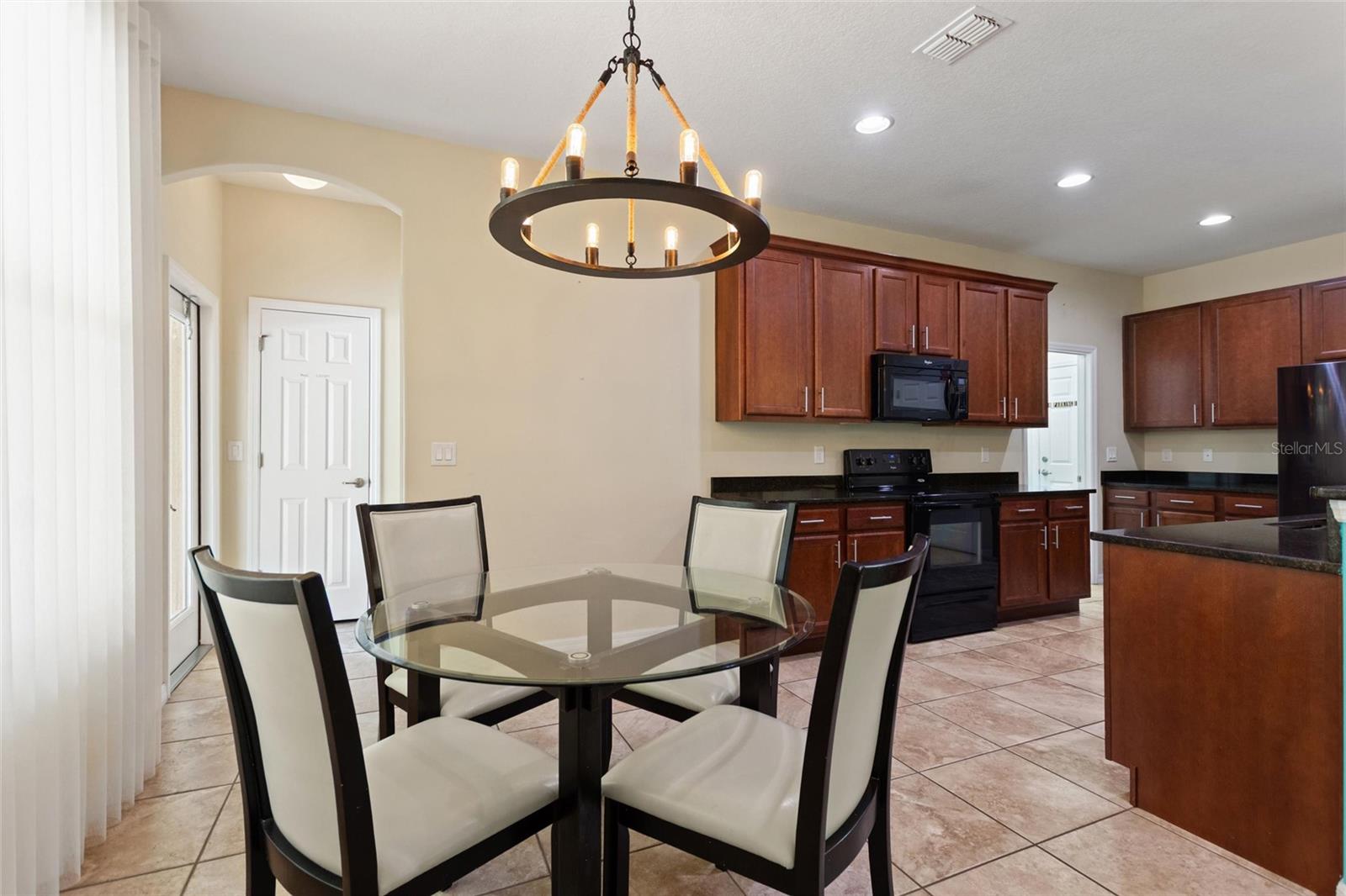 Image 14 of 80 For 256 Yellow Snapdragon Drive