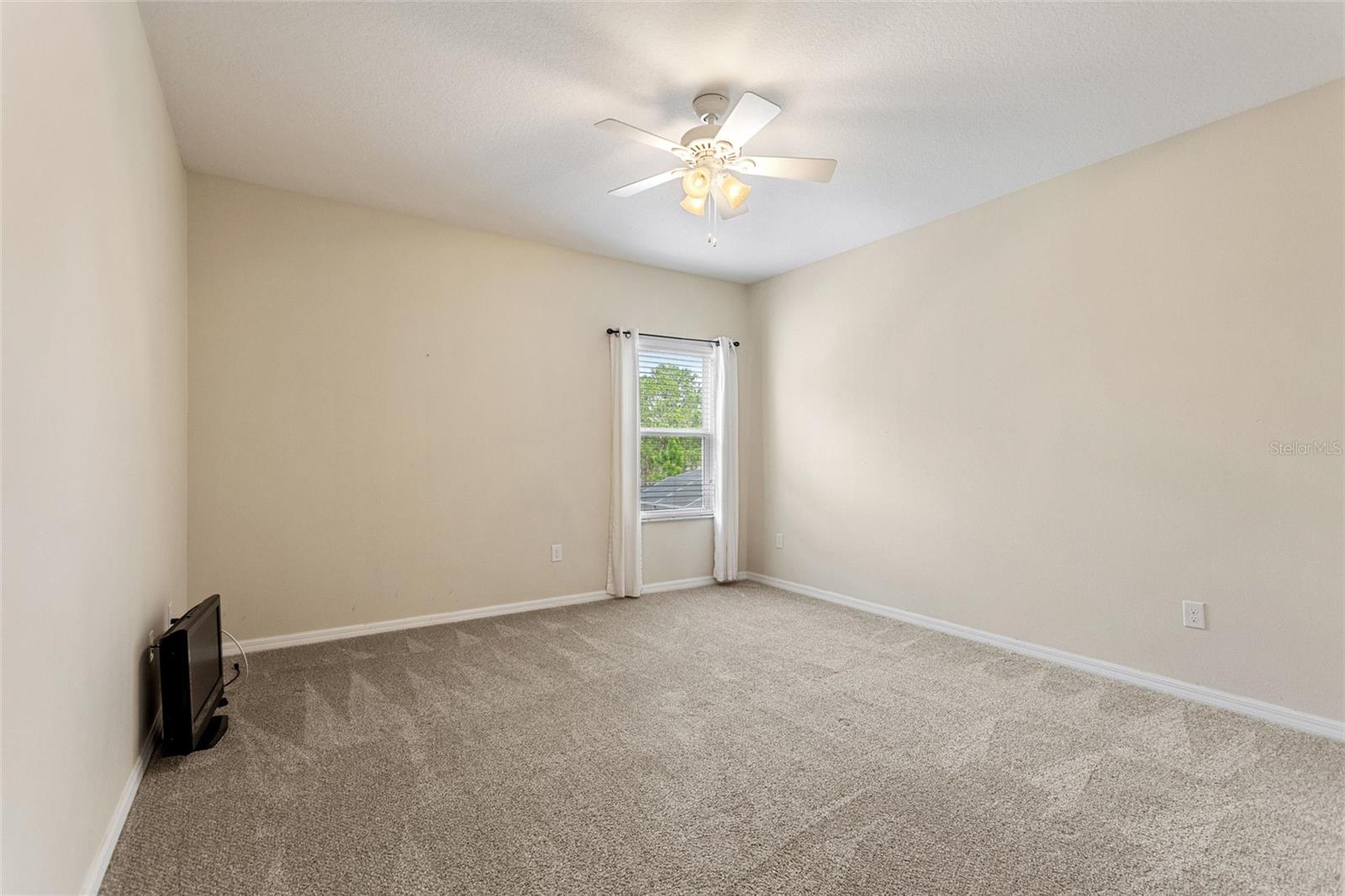 Image 32 of 80 For 256 Yellow Snapdragon Drive